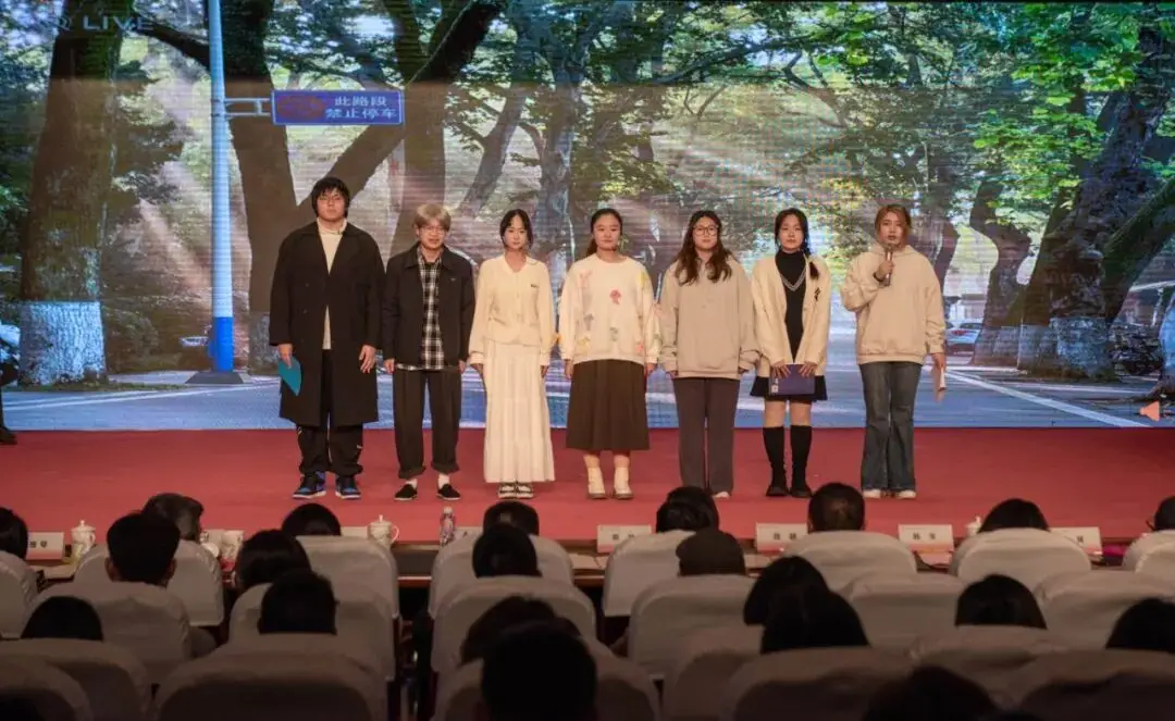 老茶客带路：揭秘成都品茶海选工作室的生存之道