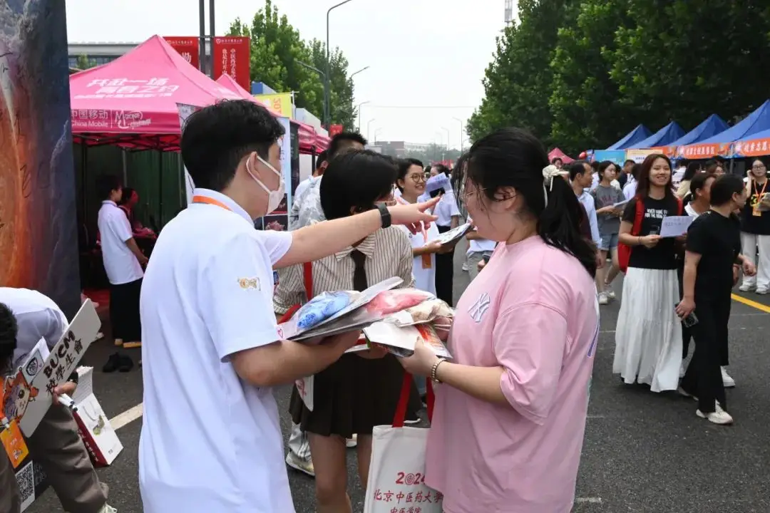 3年来首迎新成员,美国南方居留型虎鲸的出生率为何这...