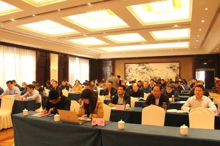 从风月场到格子间：解码小红楼楼凤的生存密码