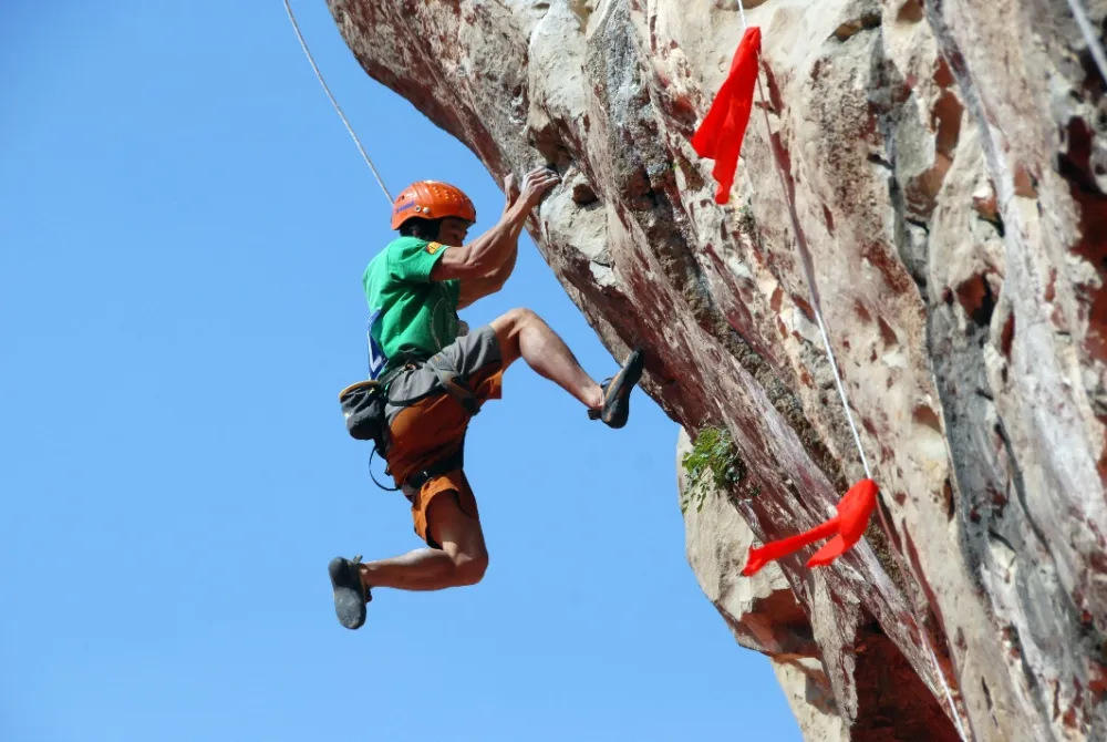 徒手攀岩纪录片的极限魅力 徒手攀岩挑战和感悟分享