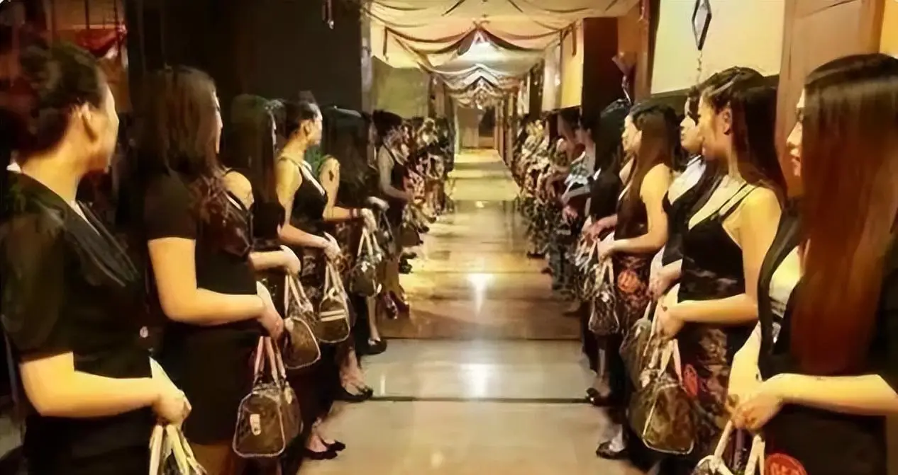 欧美情趣莞式按摩到底靠谱吗？服务体验与真实效果全面解析