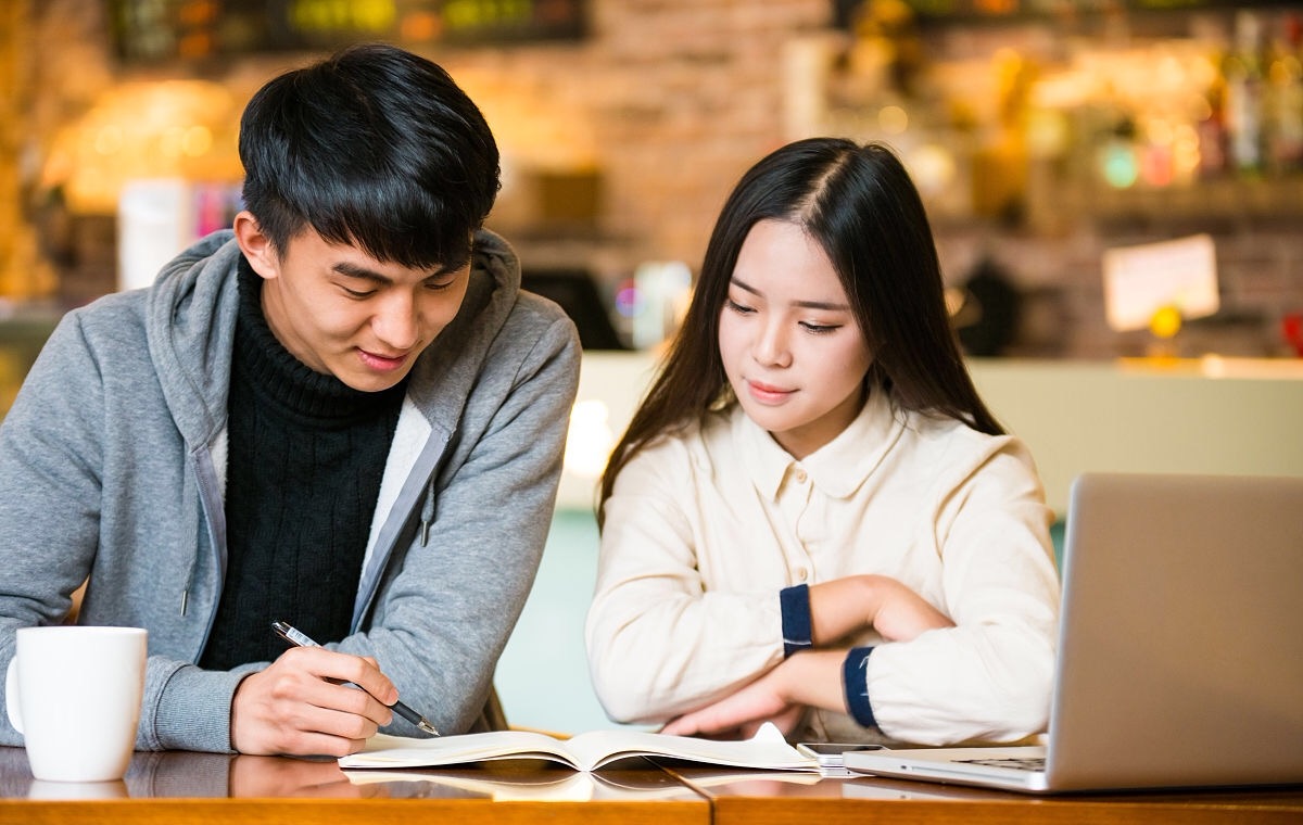 城市单身男性的实战指南：如何在日常生活半径中自然邂逅优质女性