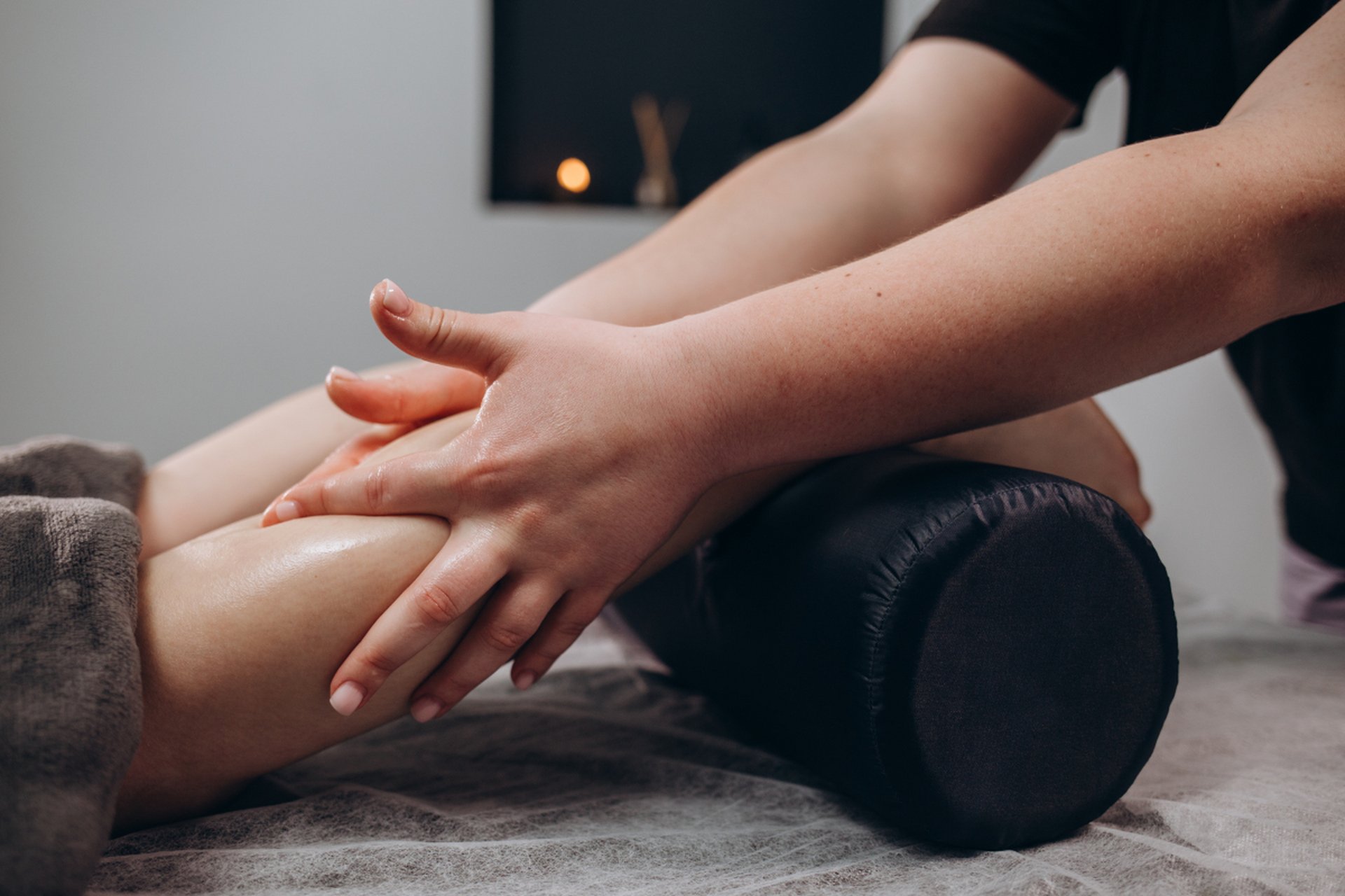 独家揭秘!四位少妇特殊精油按摩的神奇效果与选择技巧