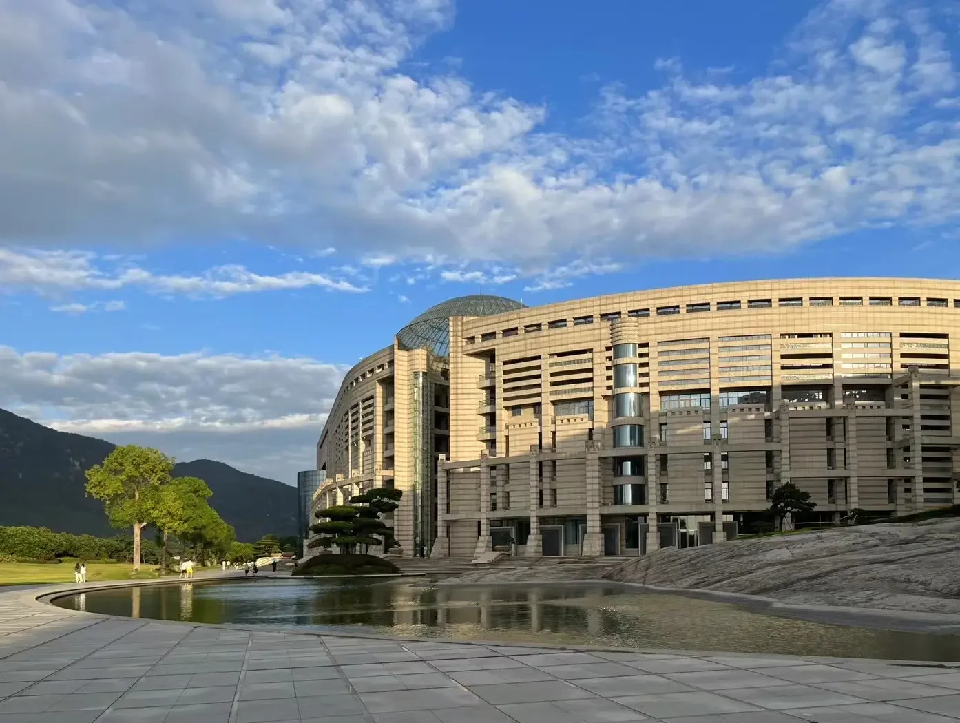 大一学生买电脑怎么挑选 大学生买笔记本电脑预算选啥好