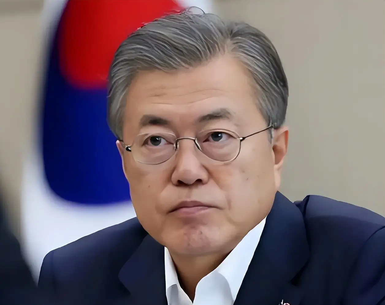 文在寅困局:一个“高人气总统”怎样走向内外交困?...