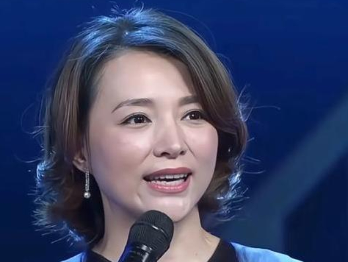 董卿被央视解聘真相 46岁仍能独当一面的秘诀