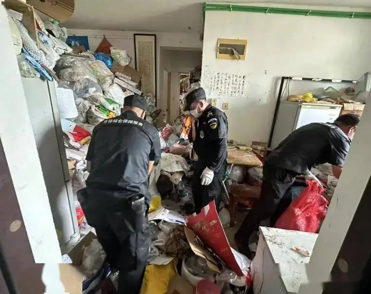 老年人囤积癖:囤积废品背后隐藏了怎样的“心荒”?...