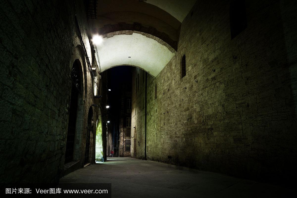 合肥火车站附近的暗巷藏着什么不为人知的秘密?