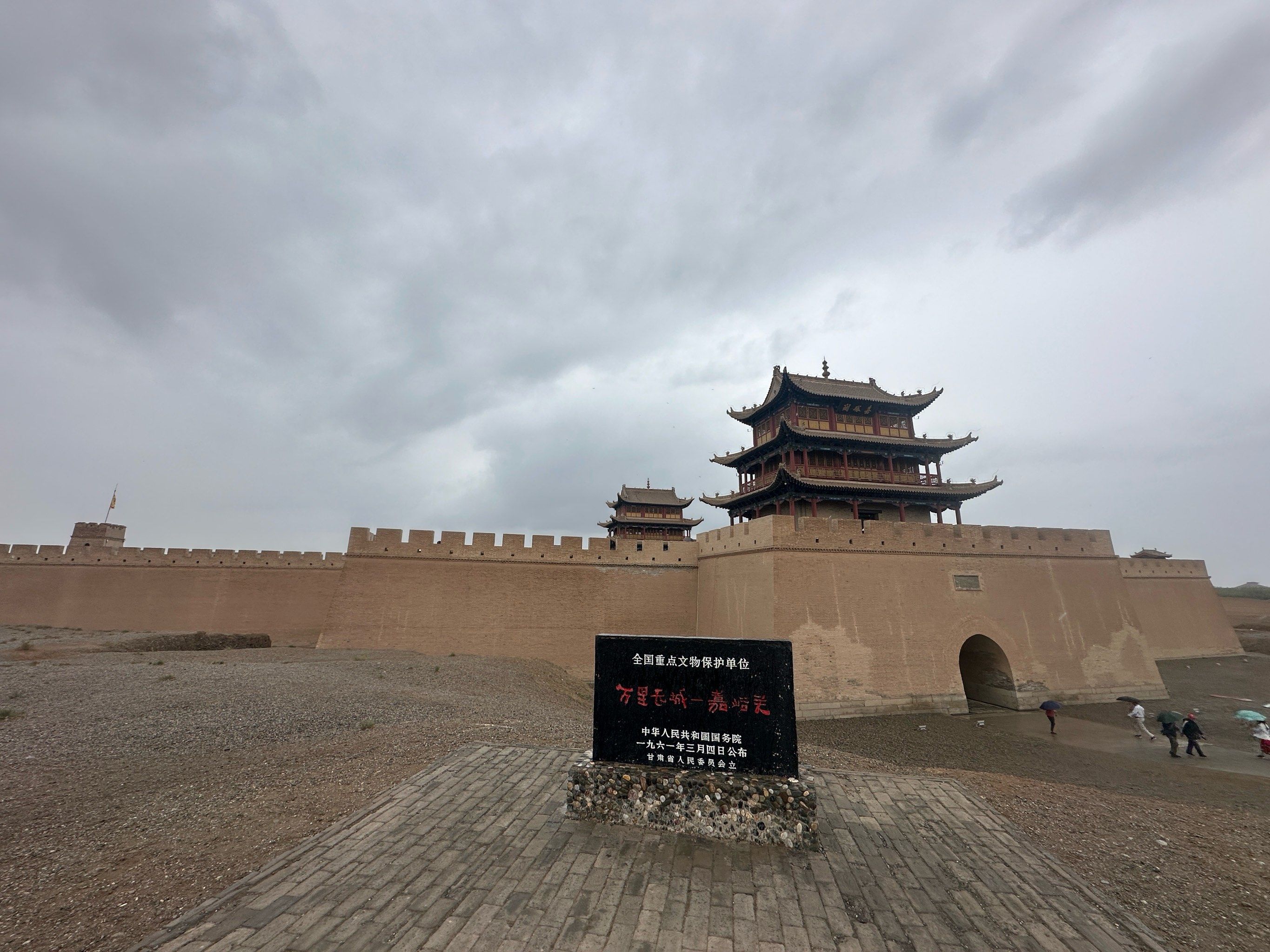 嘉峪关哪里有站大街的小巷子啊