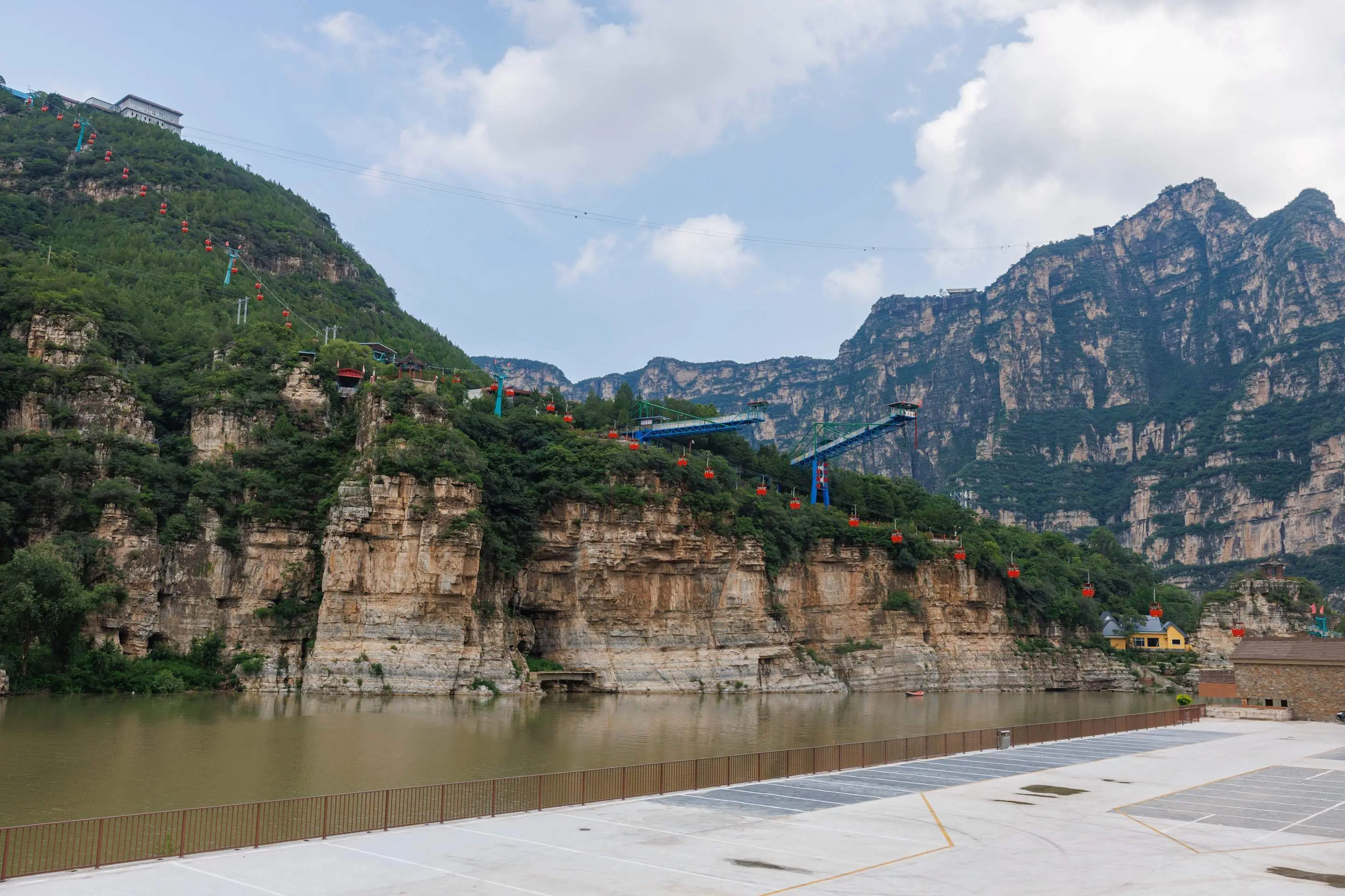 新一线城市年轻人“漂流”图鉴...