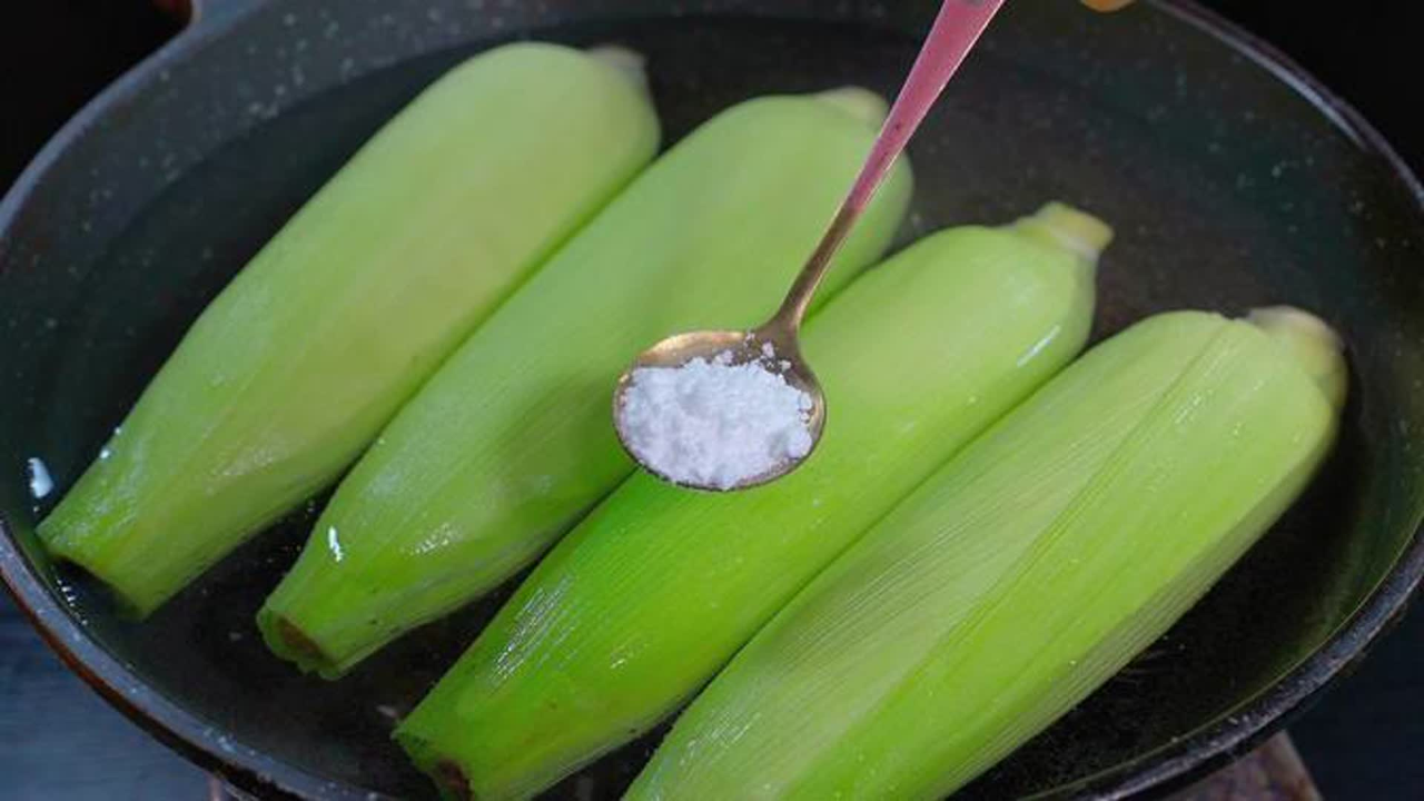 冷水下锅的玉米煮多久