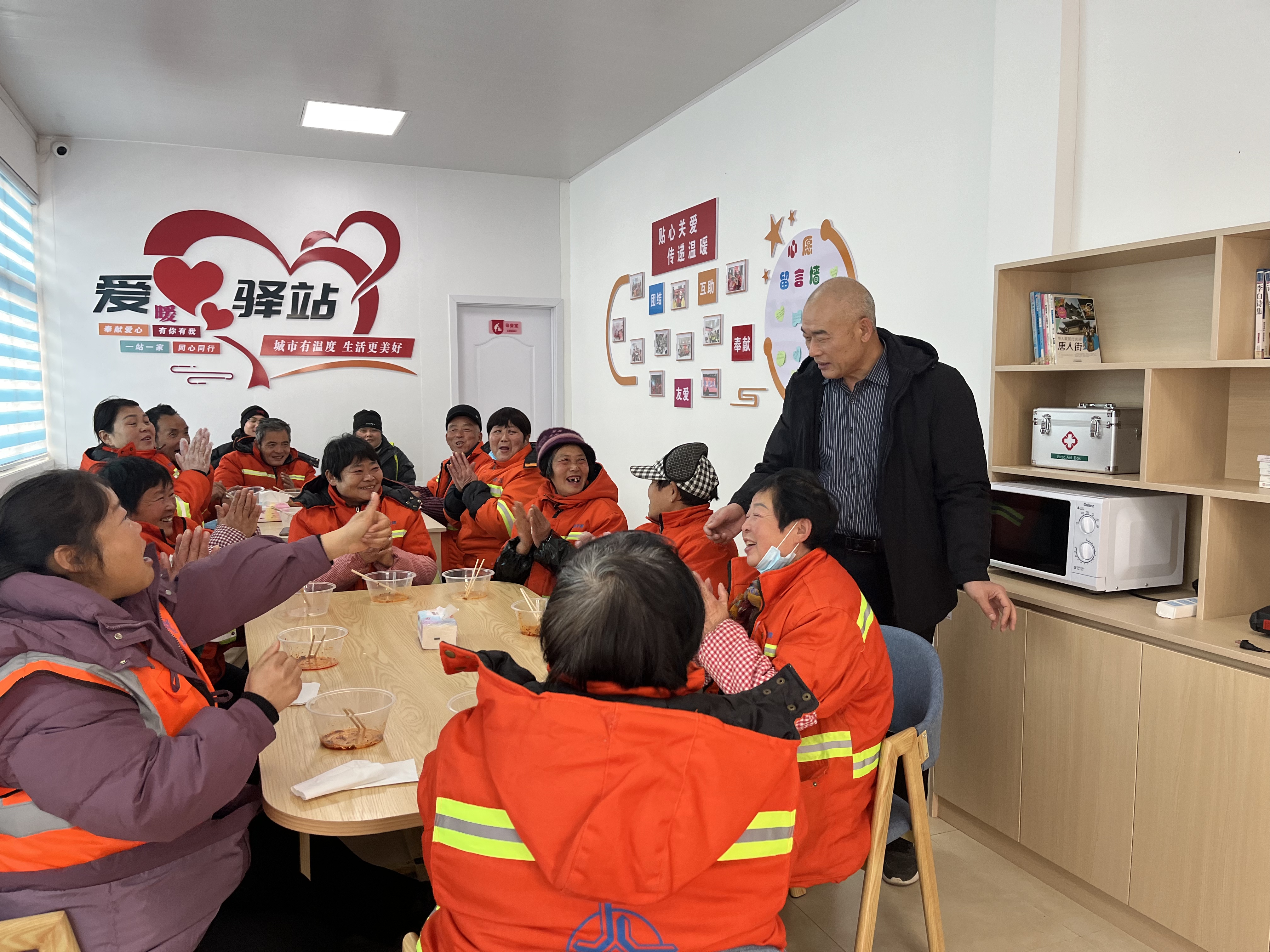 上门服务电话100元深度解析,有偿陪伴的伦理边界与社会争议