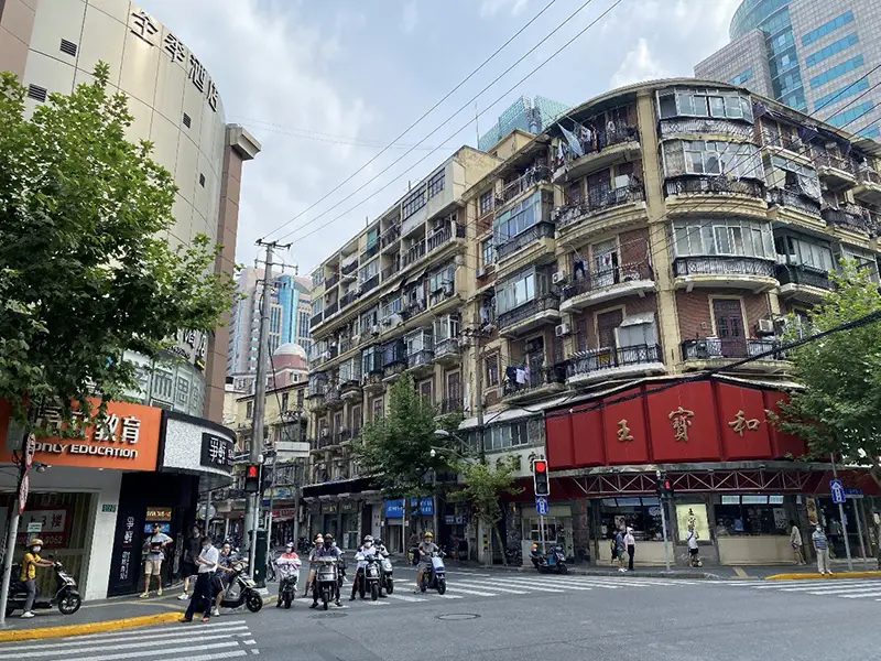 最新消息显示，绵竹哪条街有耍的？省30元+全流程避坑指南