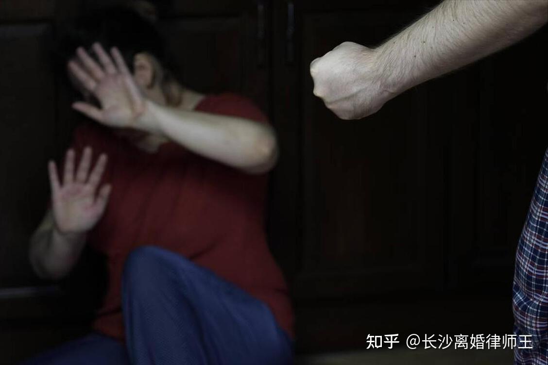 什么是英国式家暴？...