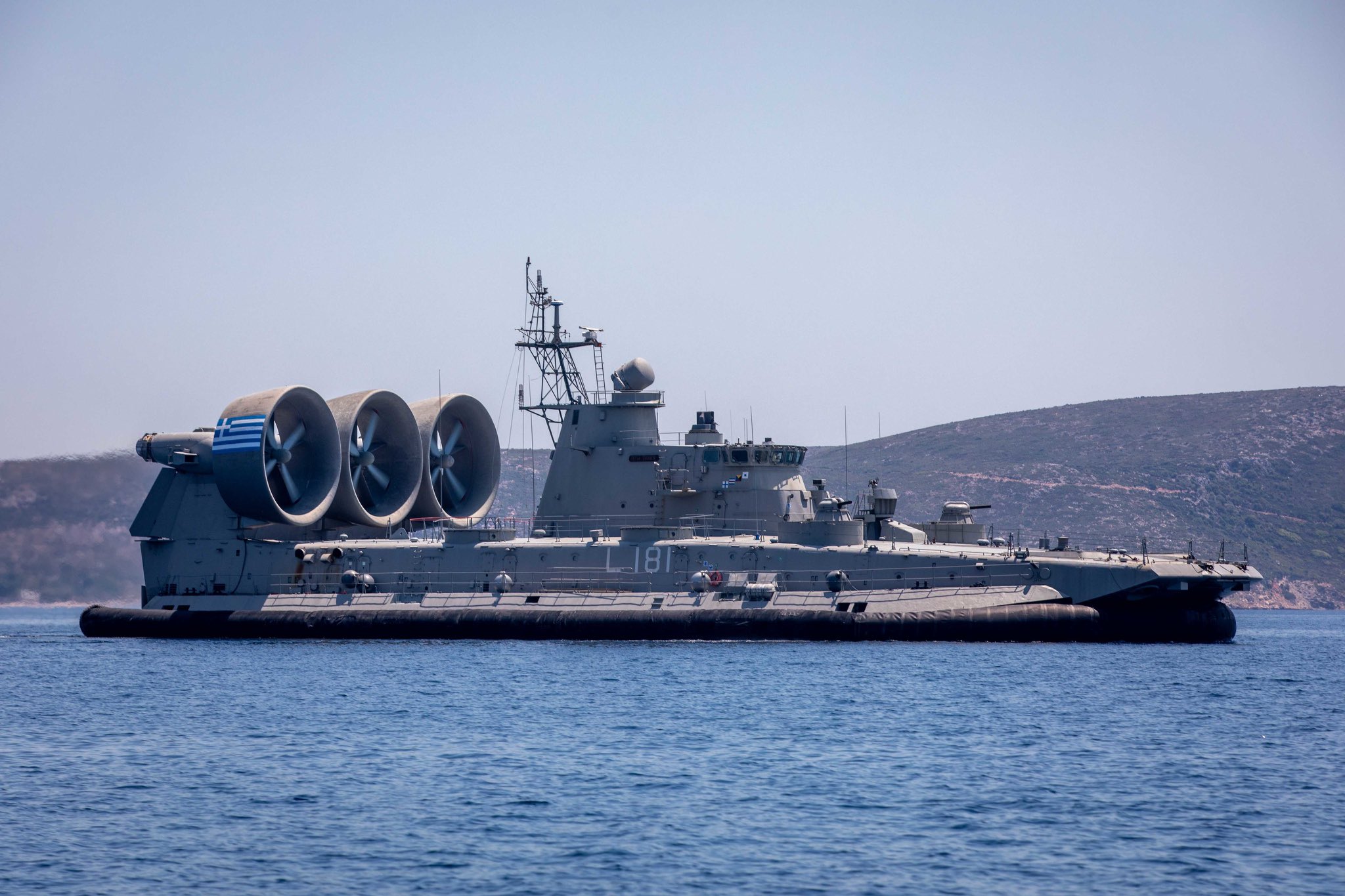 “欧洲野牛 ”气垫登陆舰...