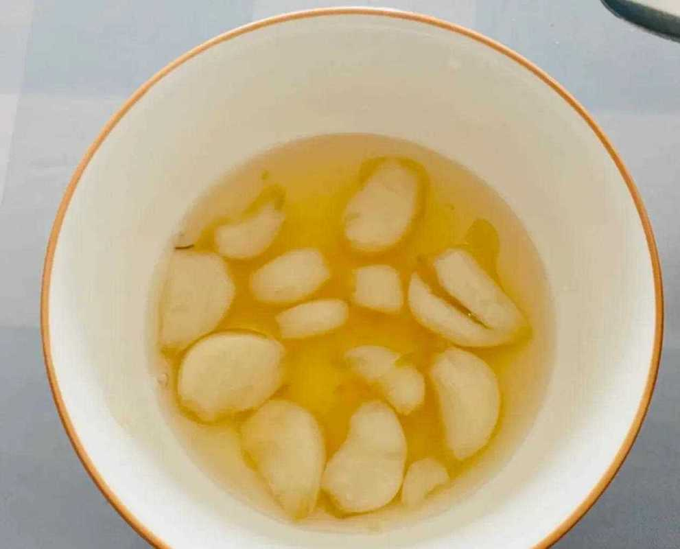 大蒜冰糖水的功效与作用 大蒜冰糖水一天吃几次