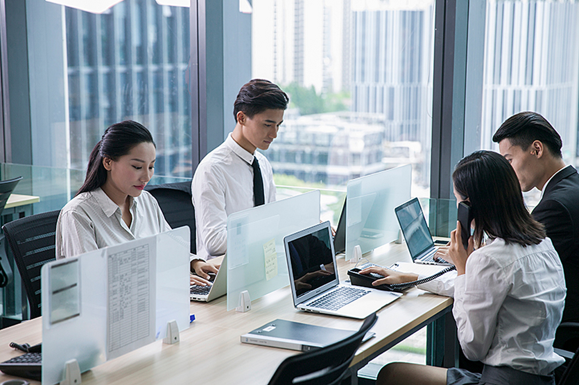 职场生存必备技能 如何应对领导与提升情商
