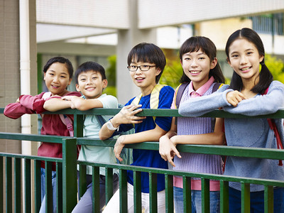 小学同学忽然建了一个群？...