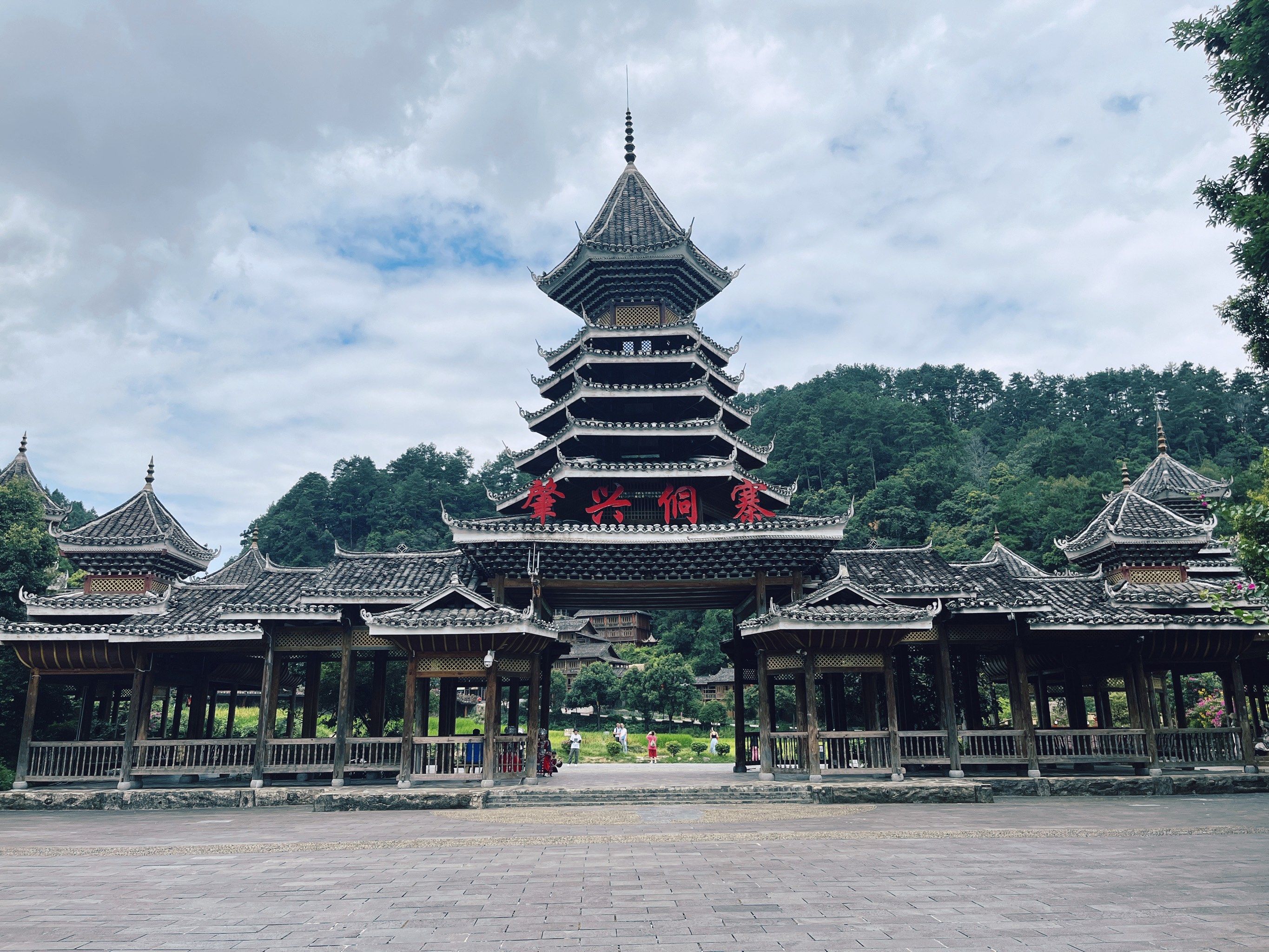 黄岗大歌多声部的唱腔与其他侗族地区有很大差别？...