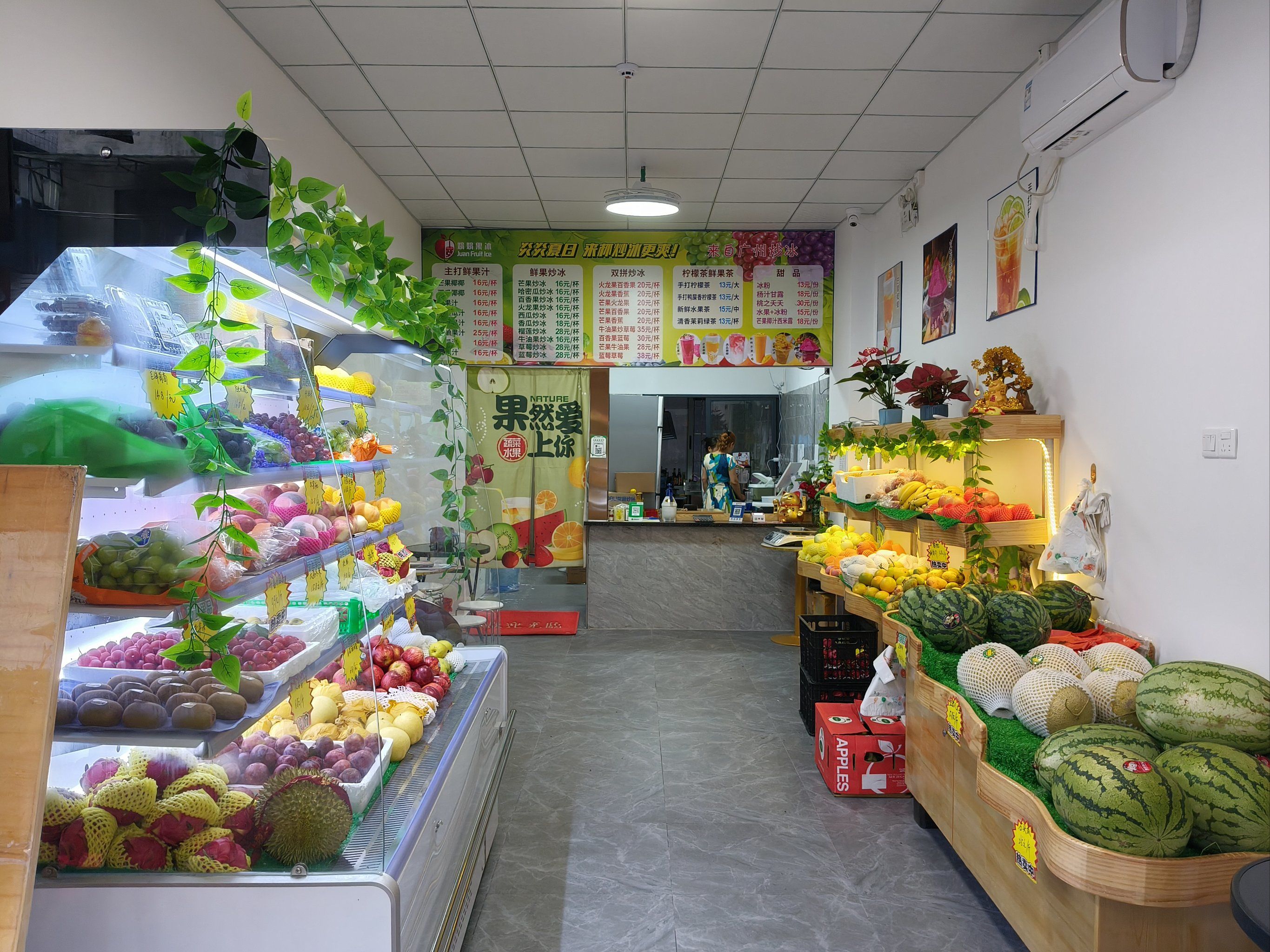 水果店门头设计案例主打大码时装店室内设计