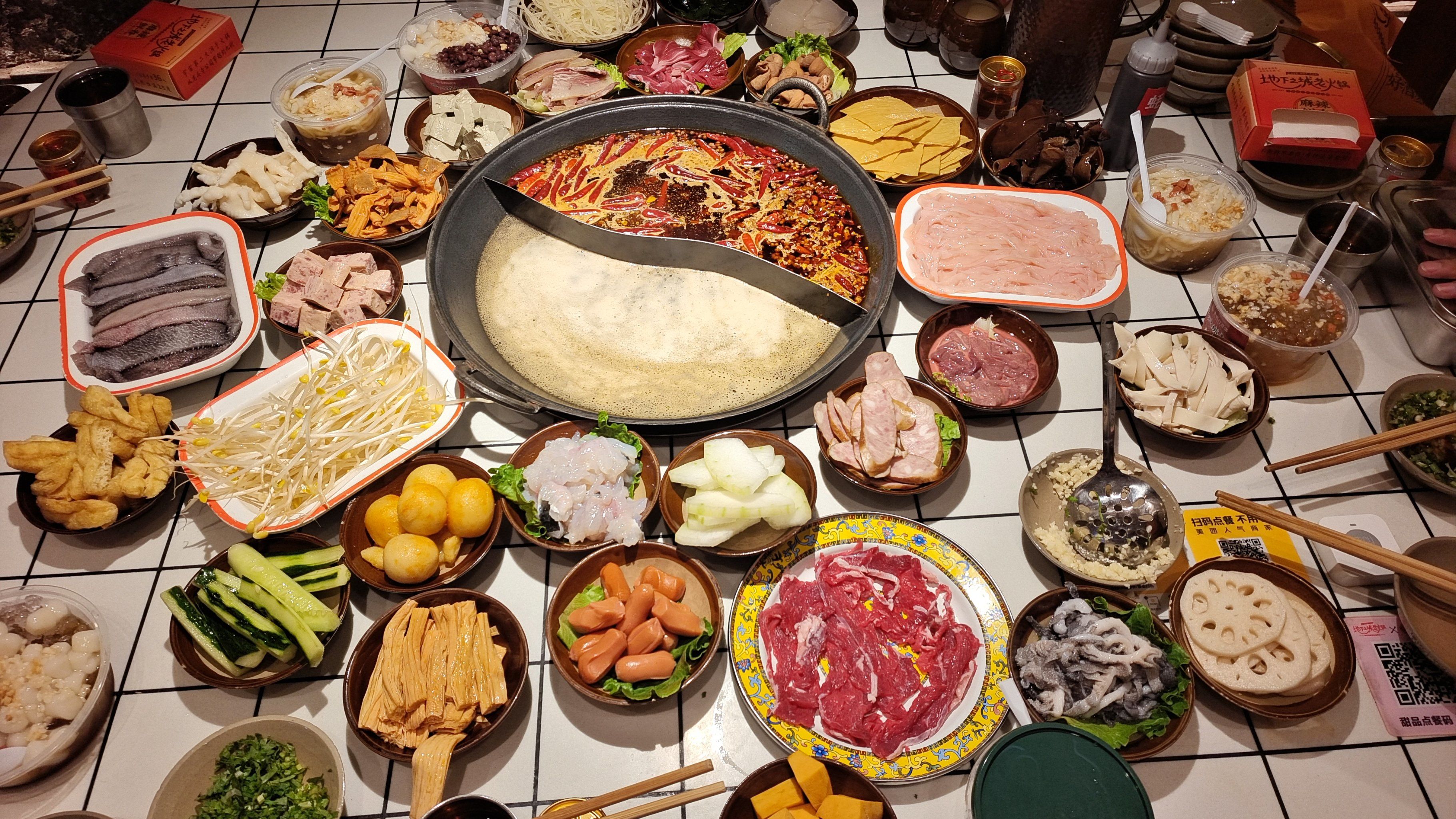 从公馆菜到疯狂的“厕所串串”，成都不仅有辣？...