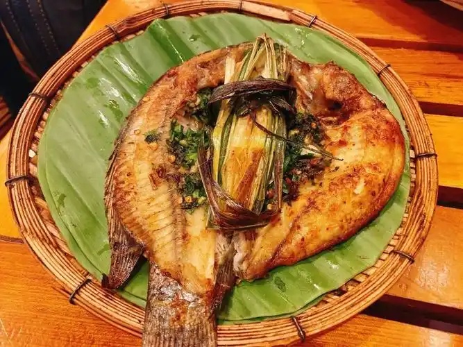 傣味香茅草烤鱼做法 西双版纳必吃美食