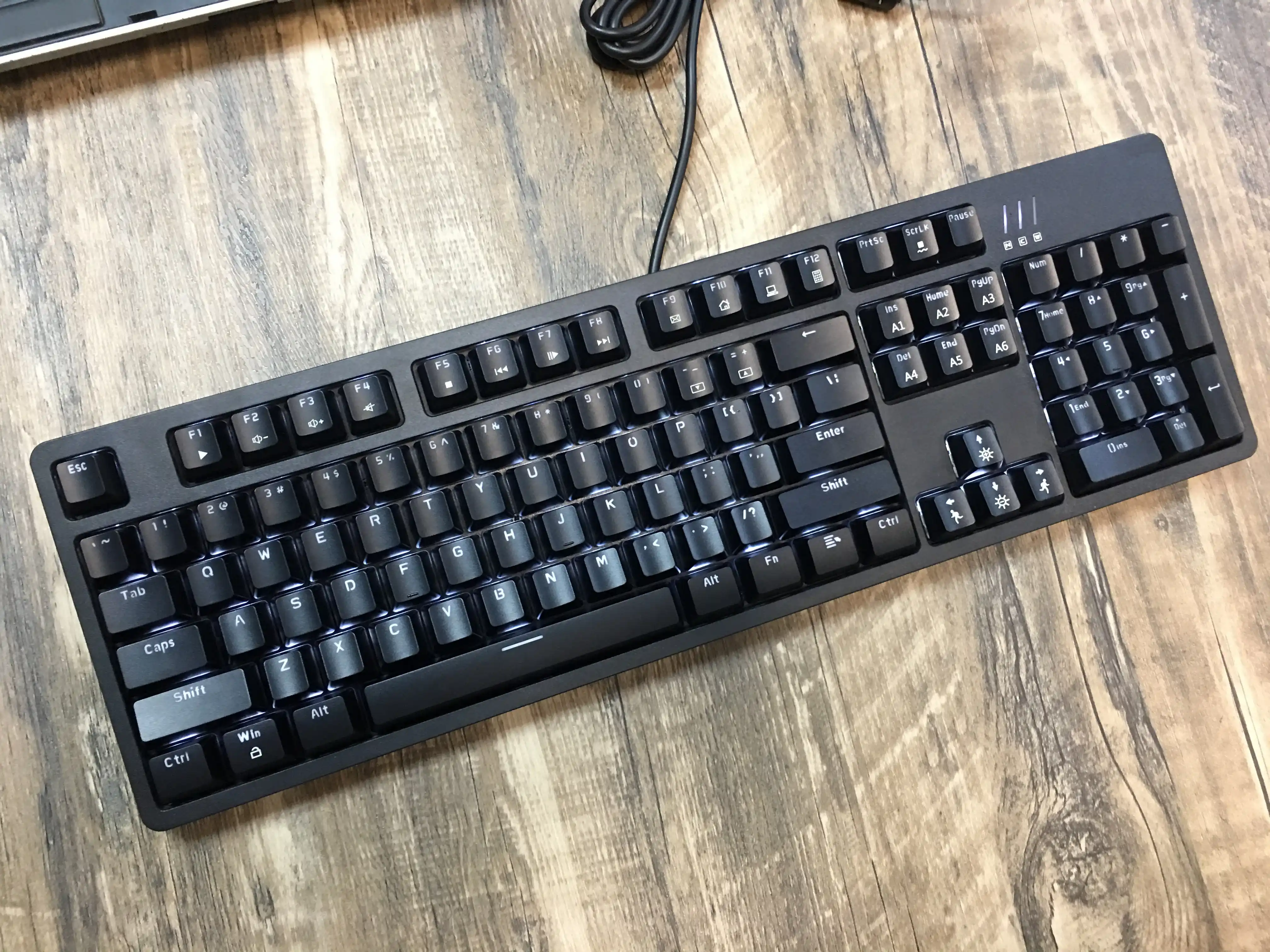 电脑键盘按不出来是什么原因 电脑键盘型号如何查看