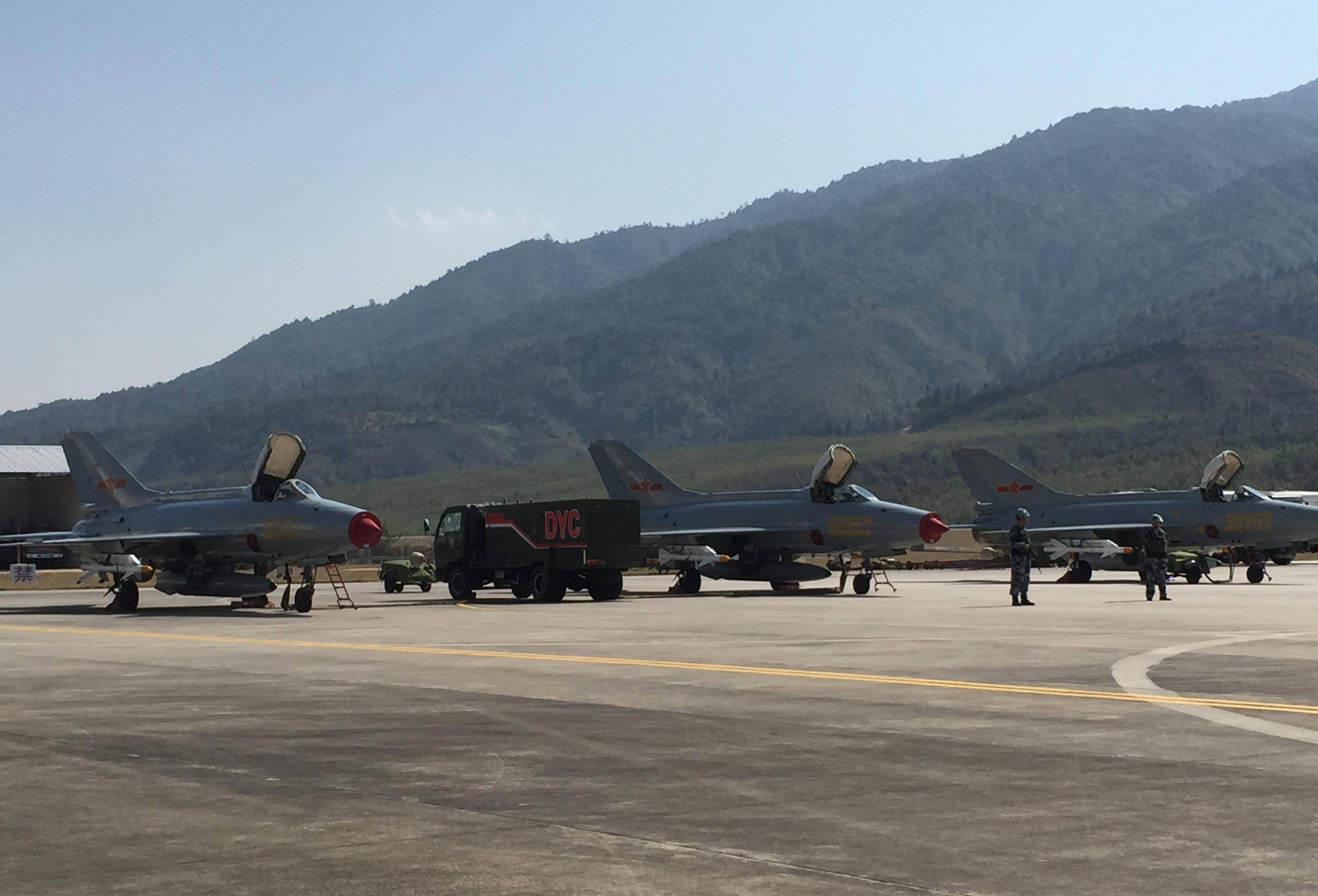 军用机场选址要求 军用飞机场离市区多远合理