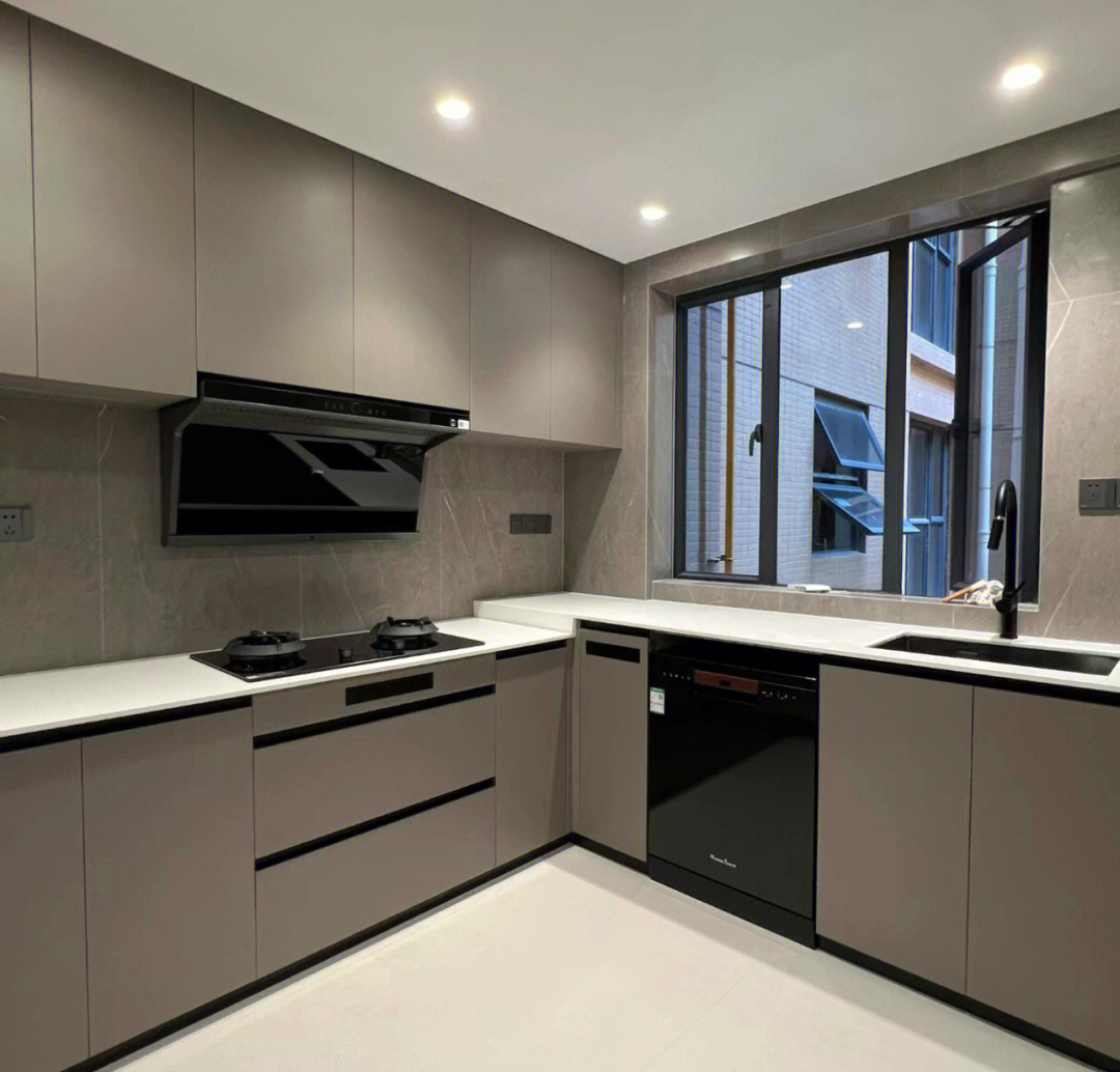 小姐姐上门一般多少钱？揭秘价格构成与避坑指南