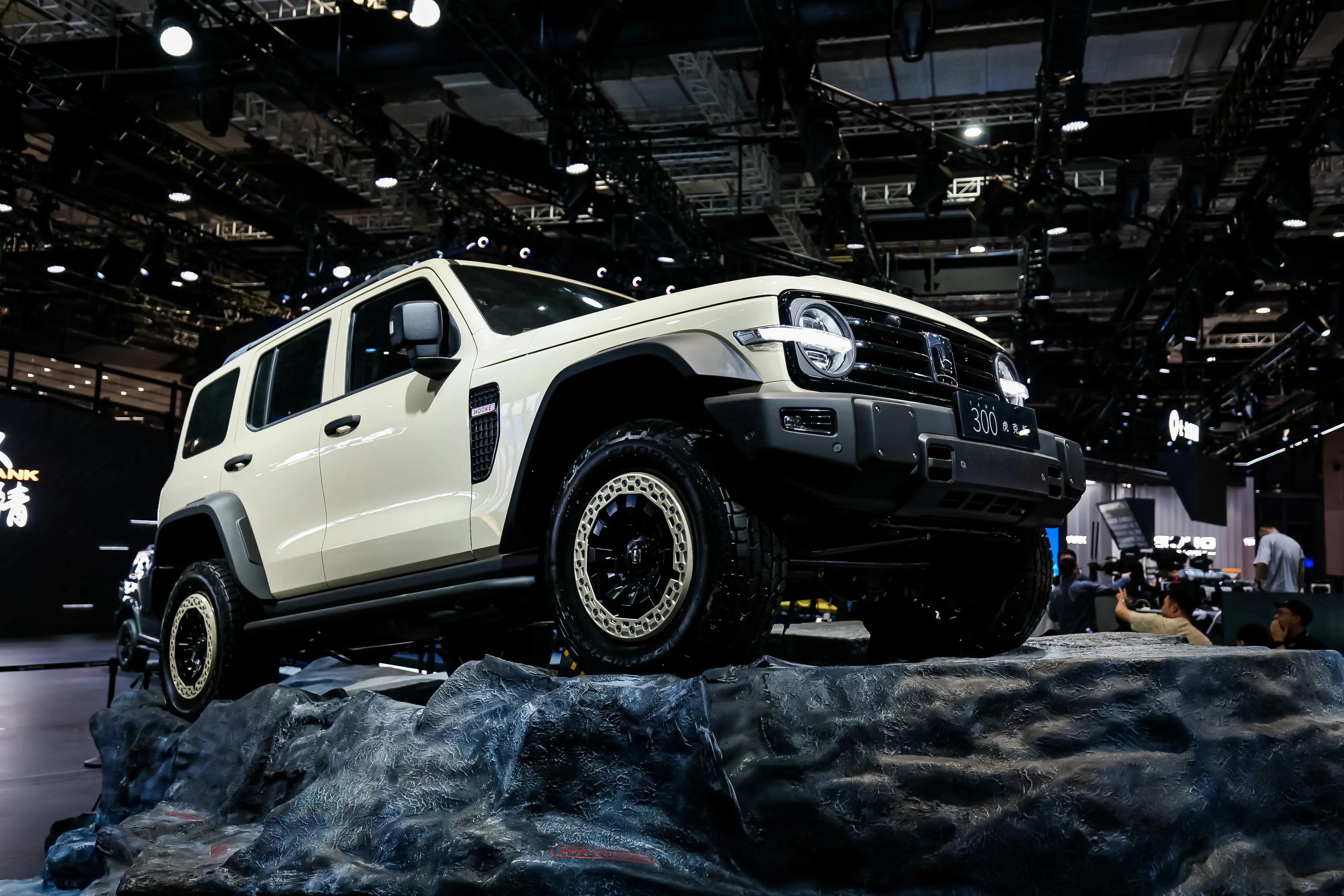 哈尔滨快餐300元单次消费现象调查：从街头暗访到产业链解构