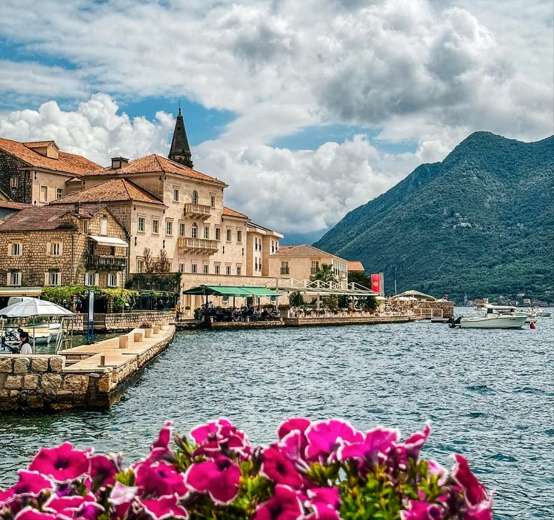 快餐与全套：现代消费场景下的效率与仪式感之争