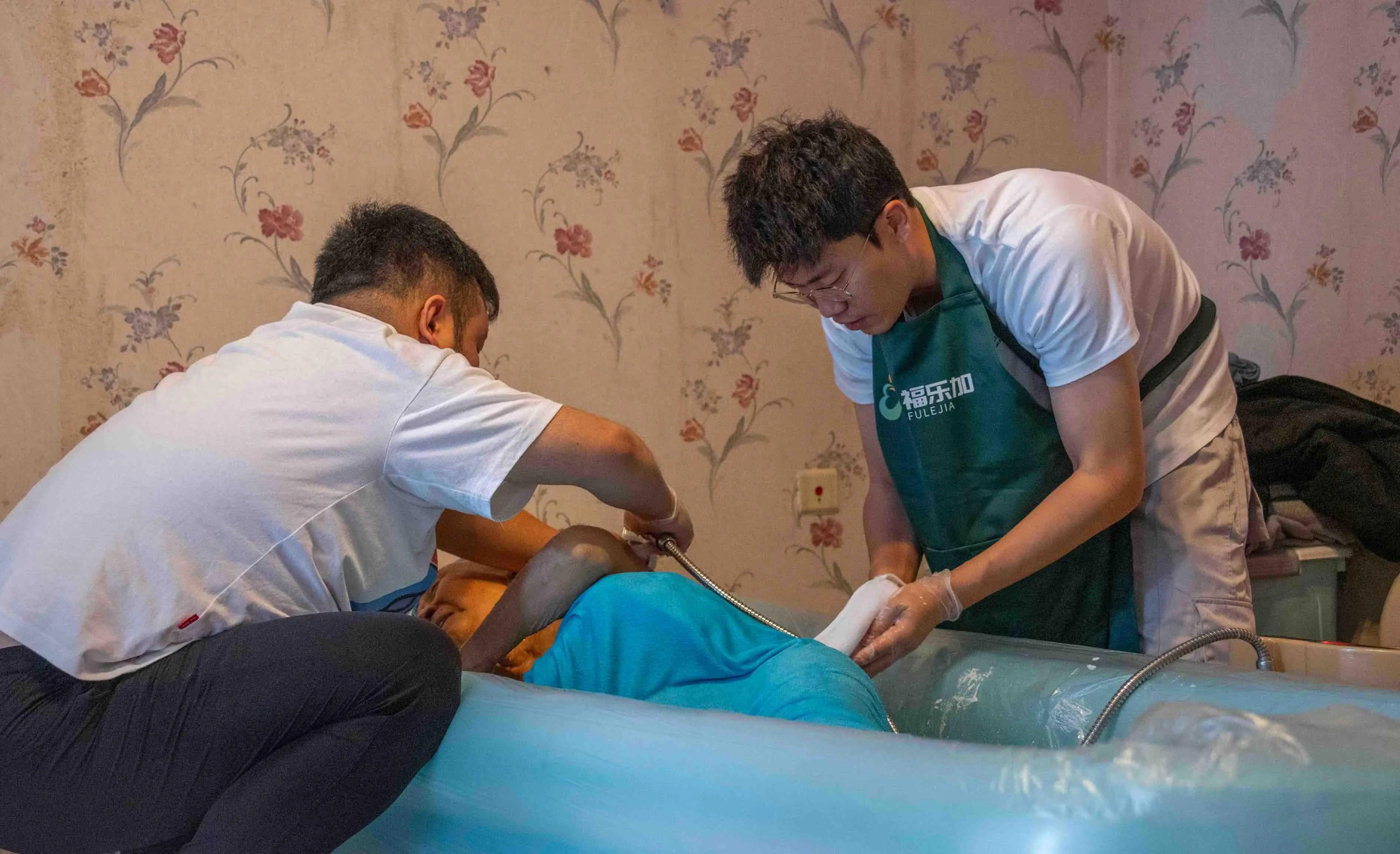 当搓澡遇上文化沙龙:大连特色陪洗服务的消费升级密码