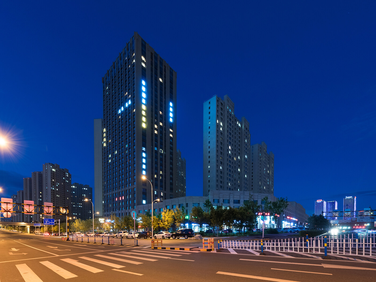 专家解读:哈西万达公寓b座门头照片哪里能找到最新实拍图?